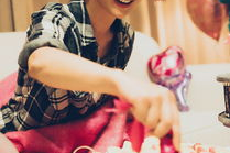 娱乐吃瓜酱生日拍照,欢乐氛围感染众人